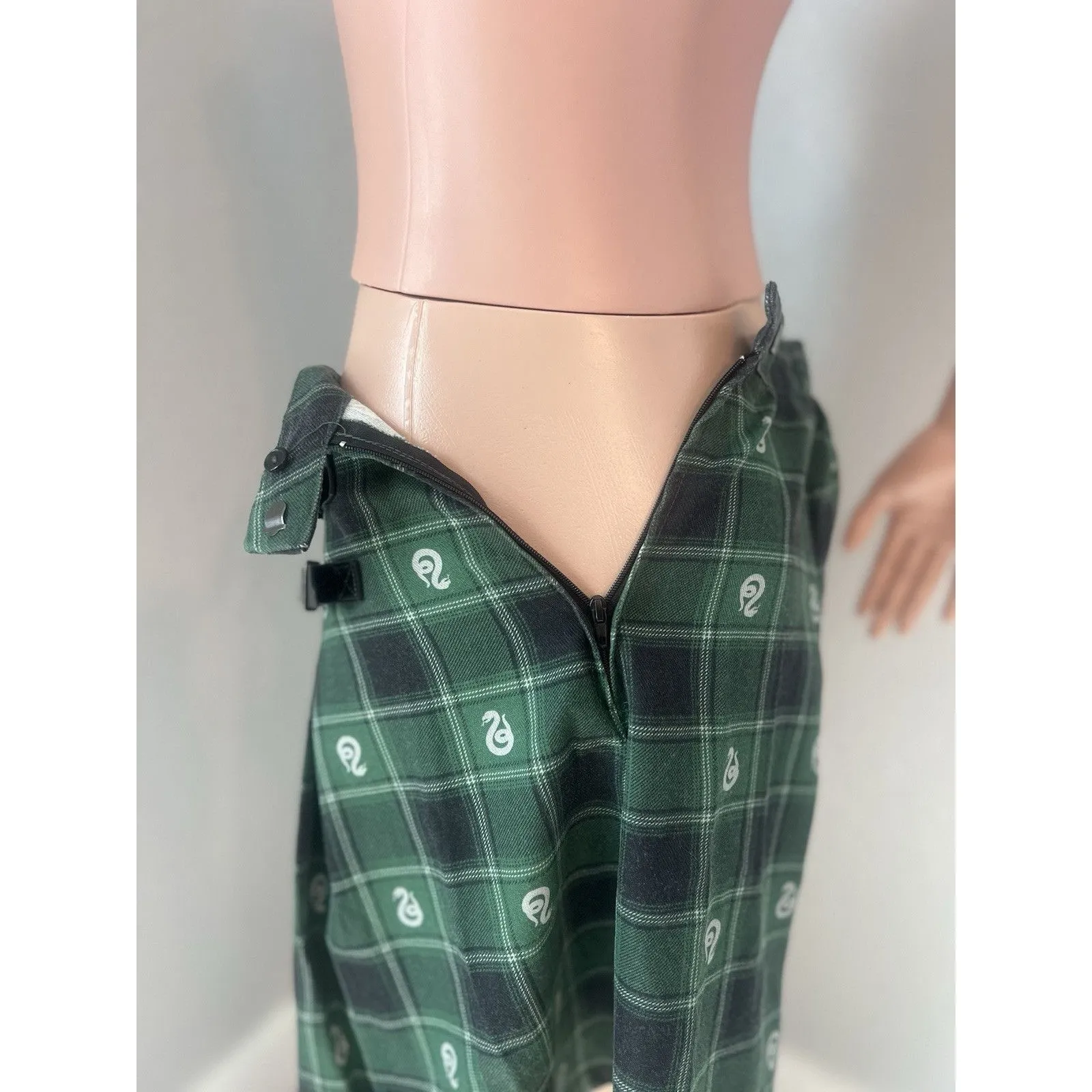Wizarding World of Harry Potter Green Plaid Slytherin Skirt Size 2X MINI Y2K#101 - Image 8