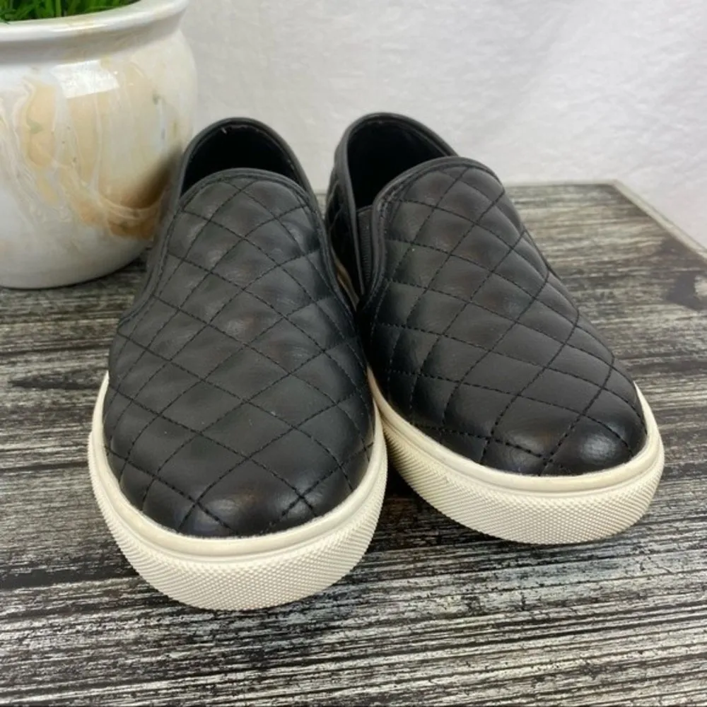 Steve Madden Black & White Vegan Leather Eccentrcq Slip On Quilted Sneaker 7 - Image 4