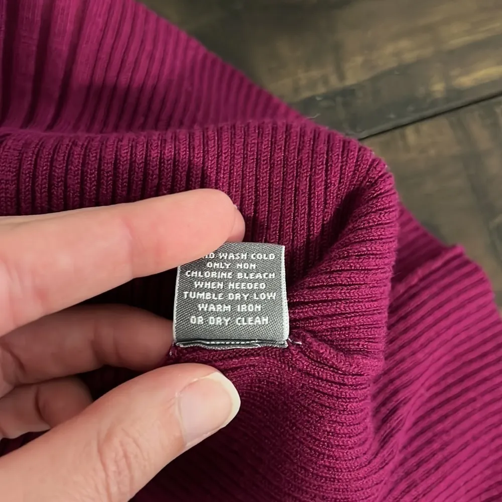 VICINITY Turtleneck Sweatshirt Fuchsia Size XL - Image 9