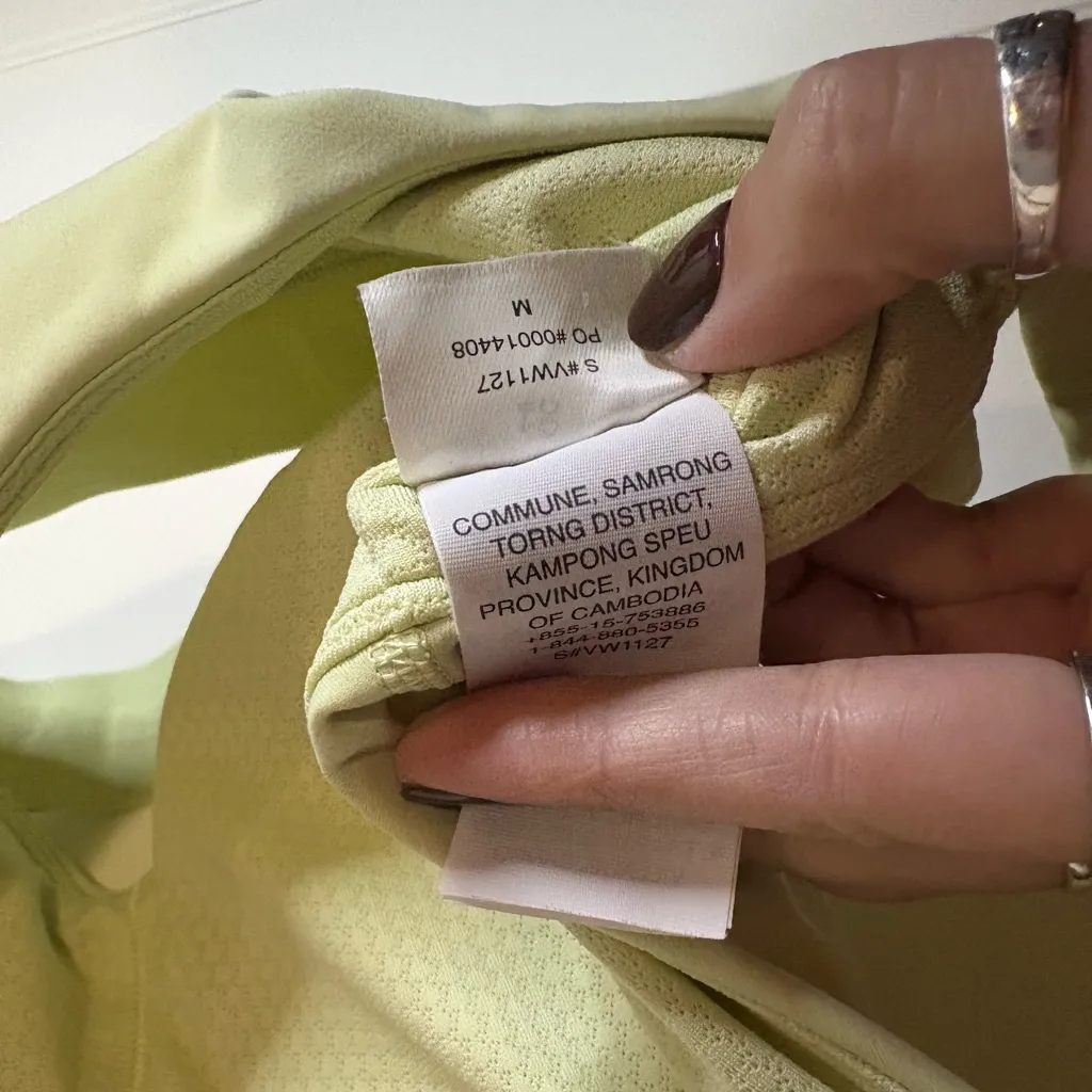 Vuori Sports Bra size medium - Image 4