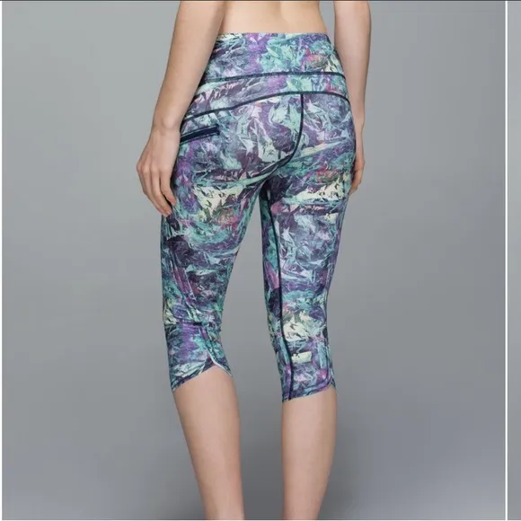 Lululemon Run Top Speed Crop Leggings Size 4 Iridescent Multi Color Gym Yoga - Image 2