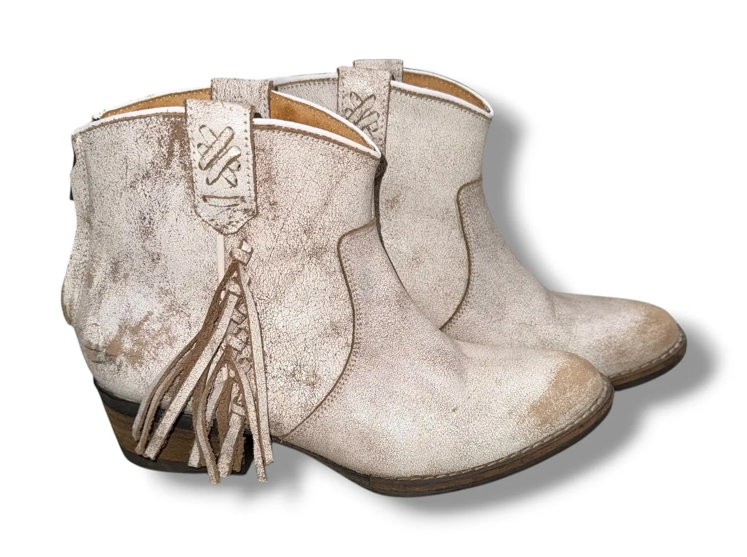 Very Volatile Women's White Distressed Leather Ankle Boots Tassel Fringe Zip 7.5 - Image 1