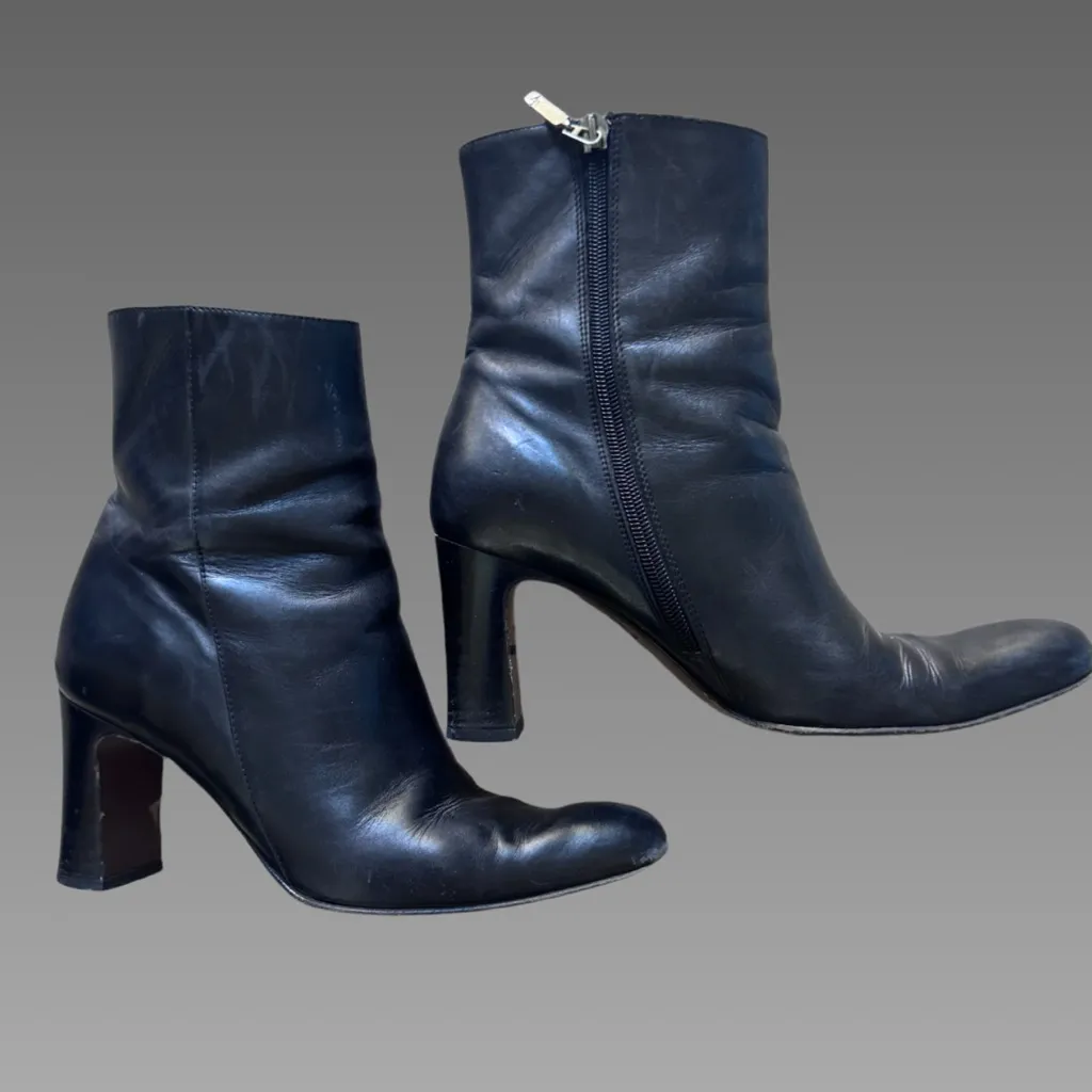 Ann Taylor Black Leather Ankle Booties Side Zip Heel‎ Boots 7.5 - Image 2