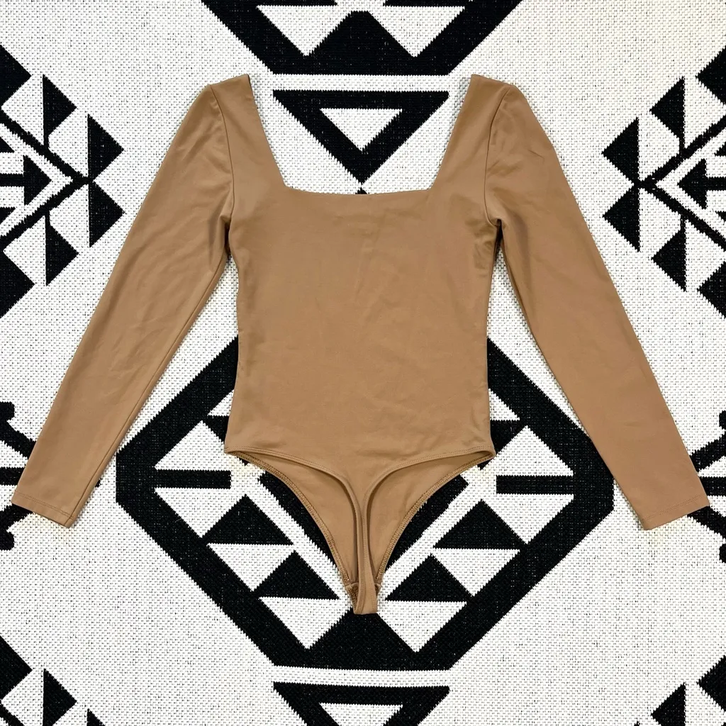 Babaton x Aritzia Contour Squareneck Long Sleeve Bodysuit Constant Camel Medium - Image 8
