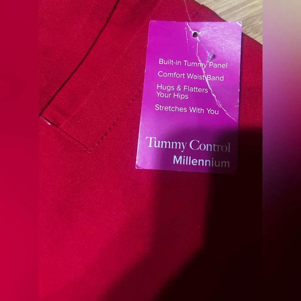 Kim Rogers NWT Red Women's 8 Bermudas slimming stretch tummy control - Image 3