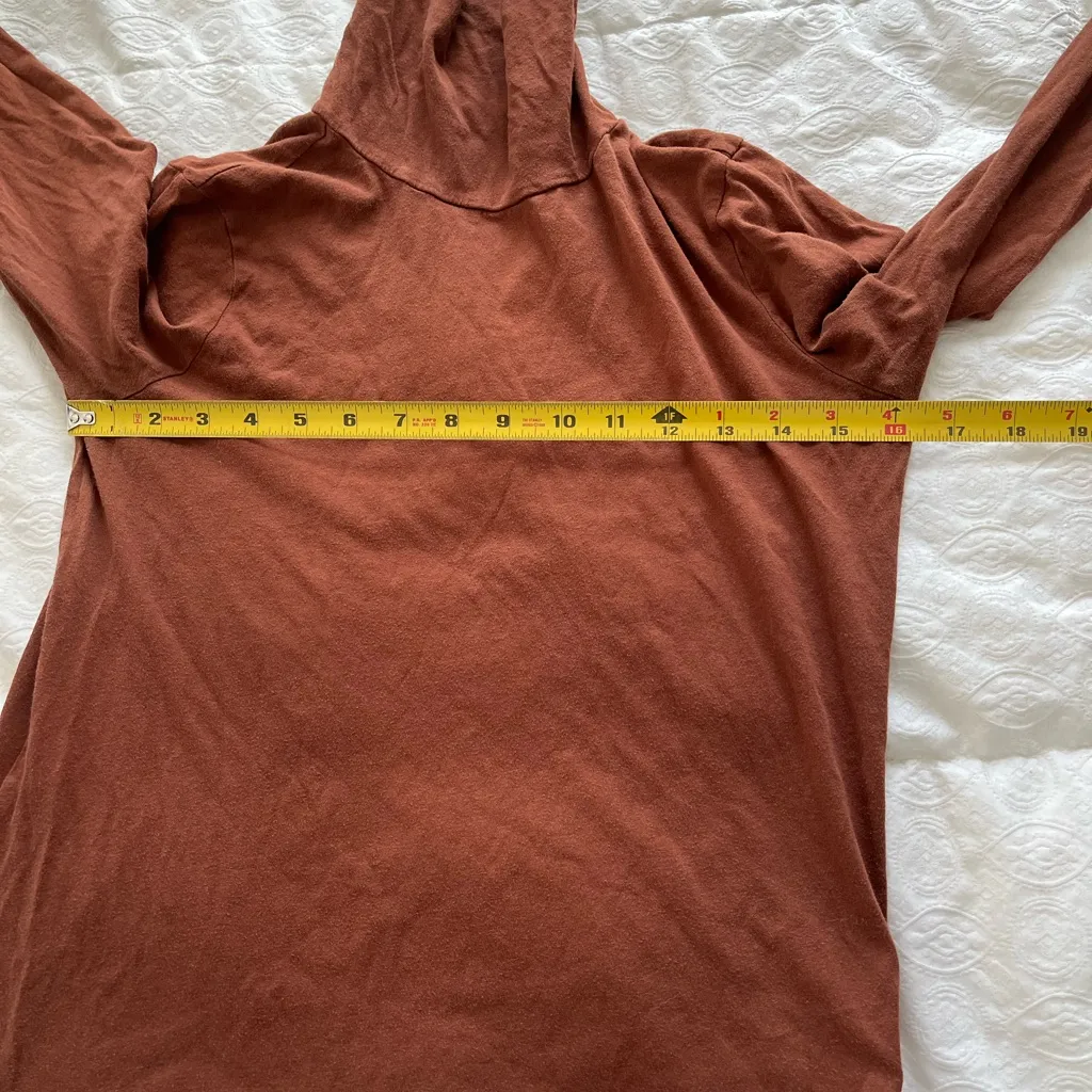 Everlane  rust turtle neck size small - Image 3