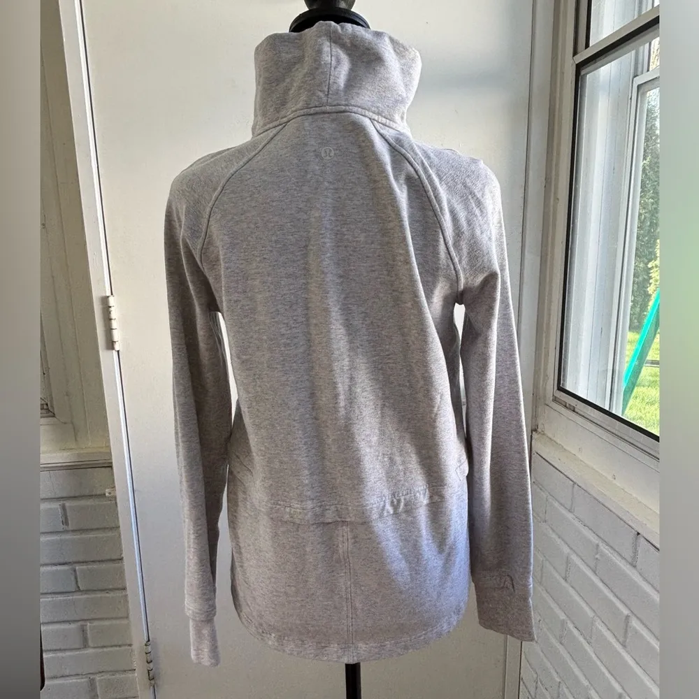 Lululemon‎ Find your Unwind Gray Pullover size 2 Athleisure streetwear yoga - Image 7