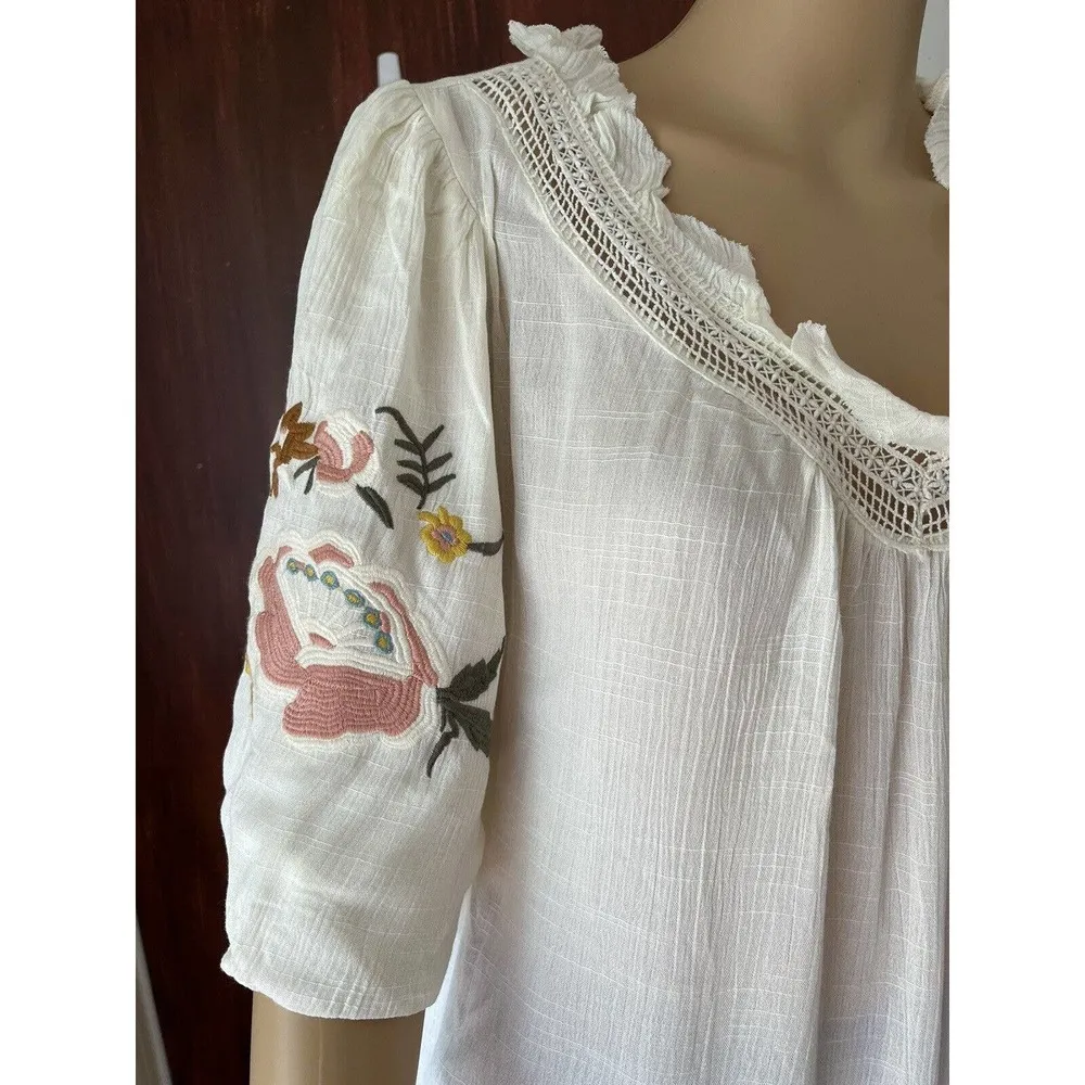Hayden Cream Floral Embroidered Peasant Blouse Women’s Size Medium - Image 5