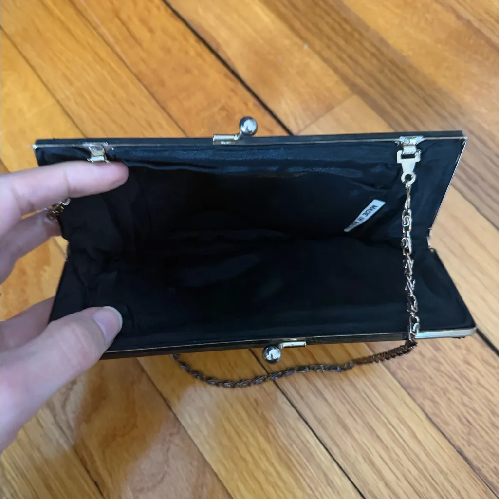 La Regale Black Beaded Evening Clutch with Silver Chain - Image 4