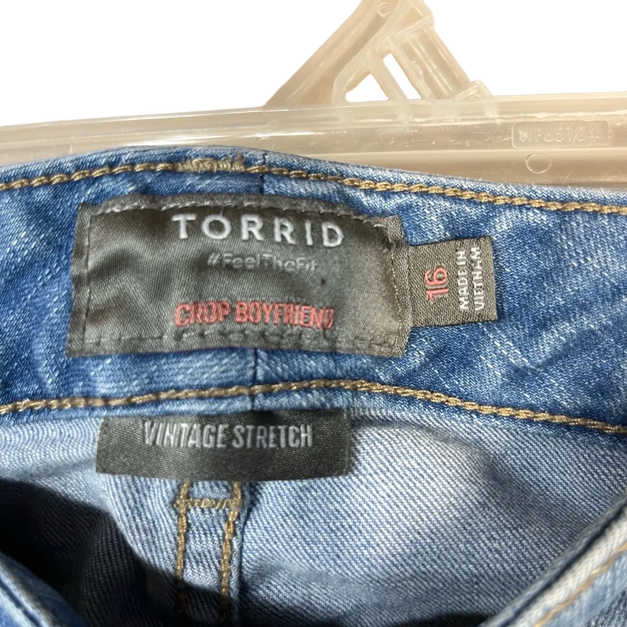 TORRID Womens Size 16‎ Light Wash Blue Cropped Boyfriend Vintage Stretch Raw Hem - Image 4