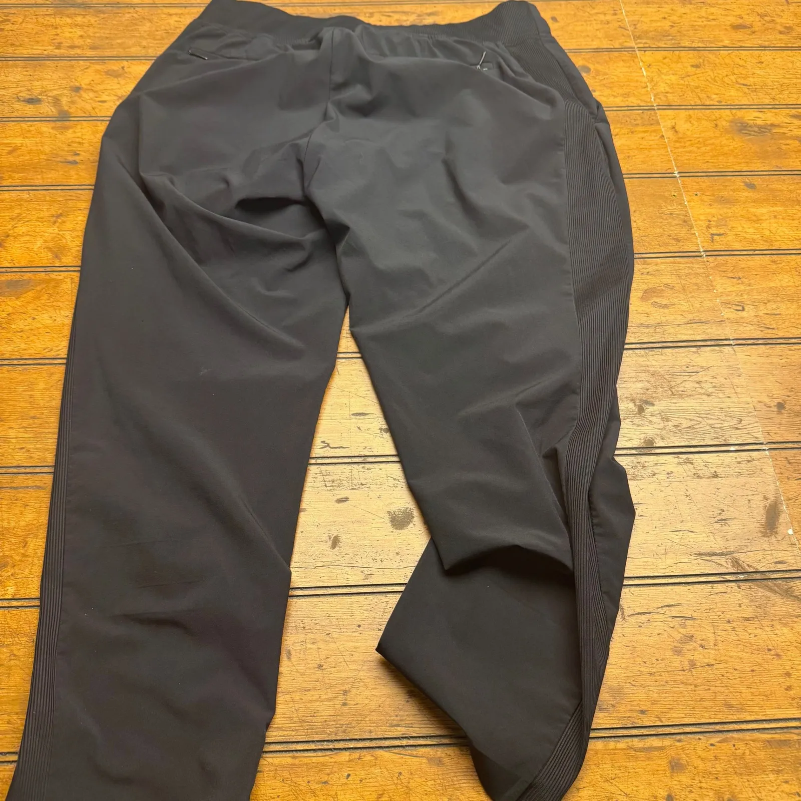 Athleta Black Ribbed Side Cropped Pants Women 10P Athletic Casual Athleisure - Image 5