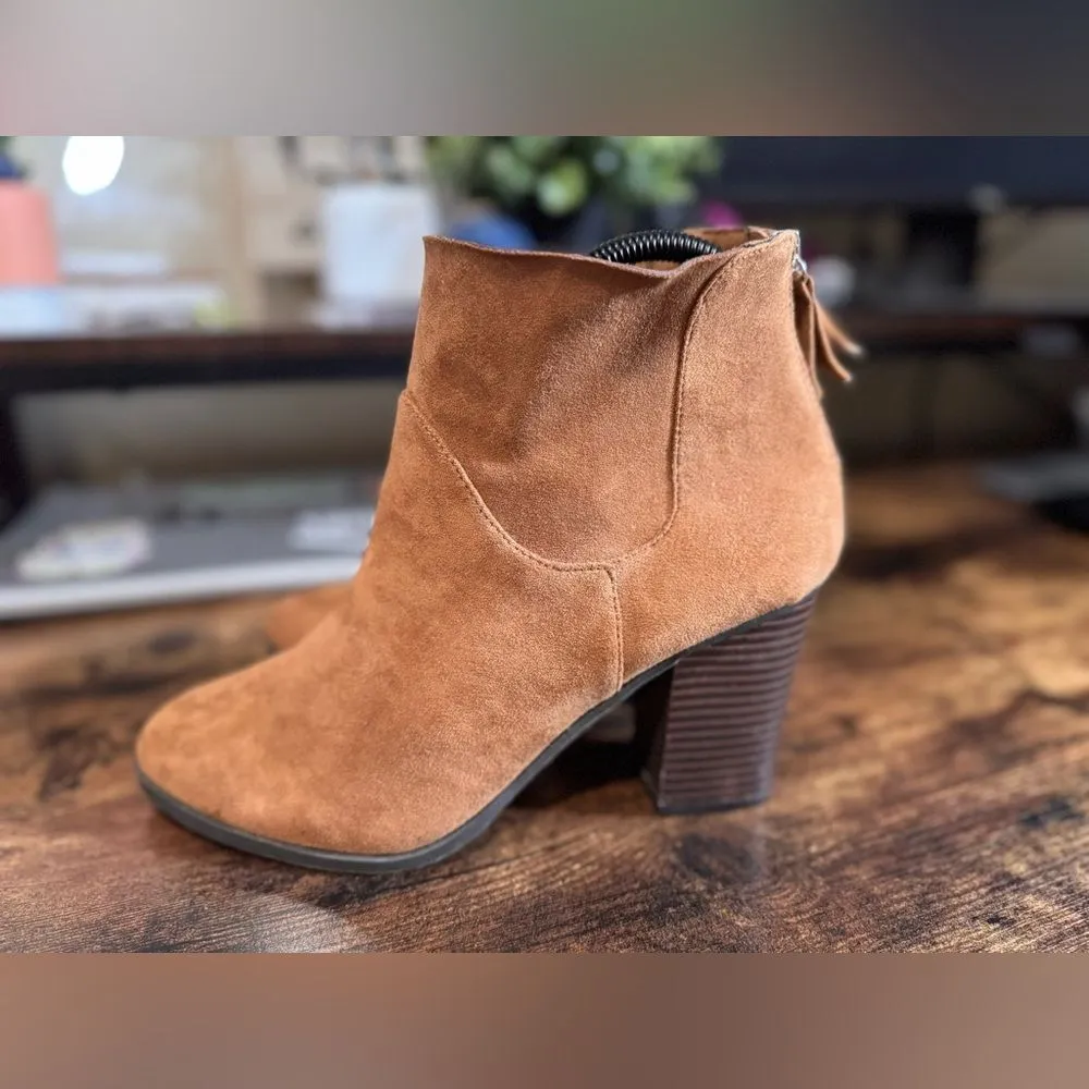 Brash‎ Women's Tan Suede Ankle Booties size 9 - Image 3
