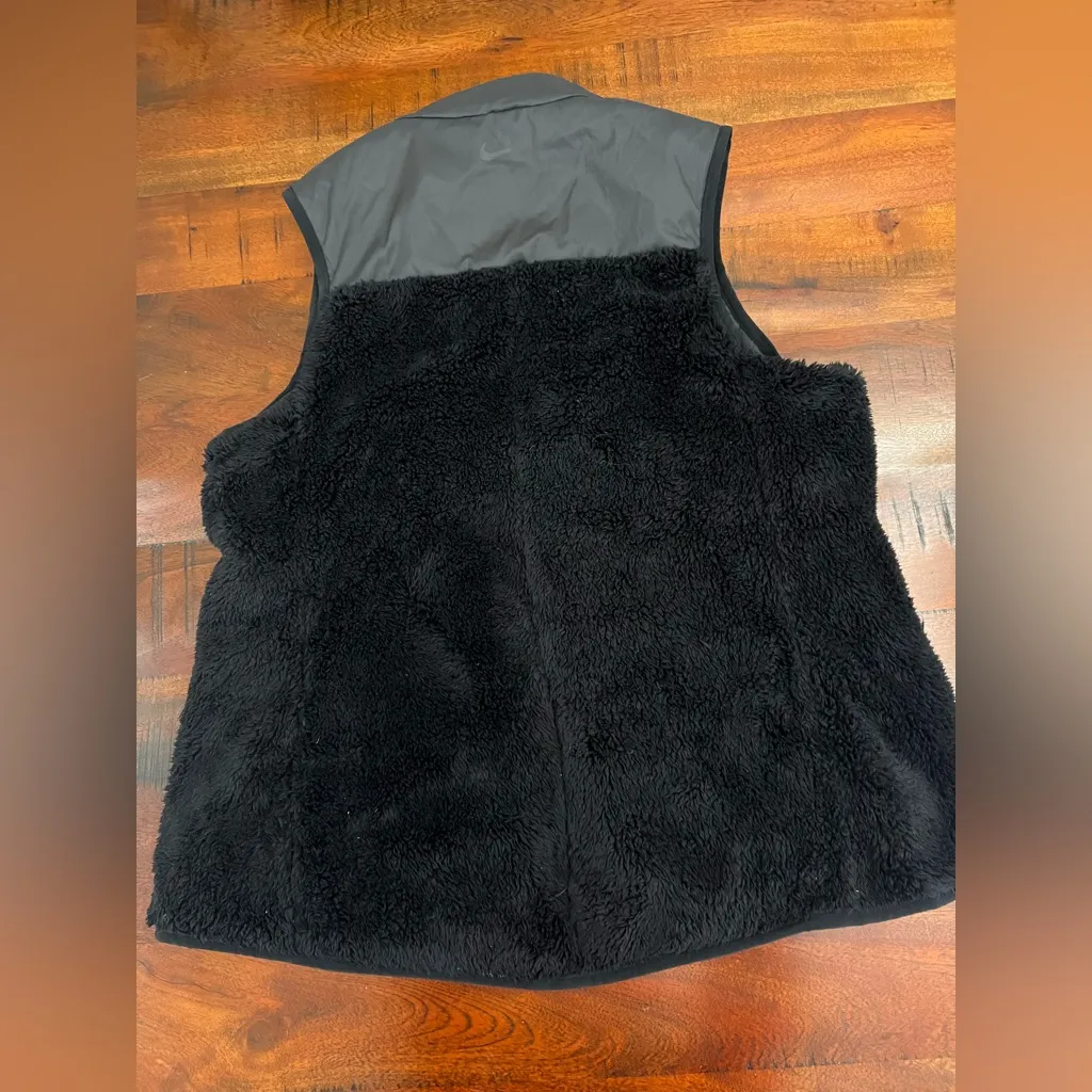 Nike Synthetic Filled Reversible Faux Fur Vest - Black - Size Small - Image 6