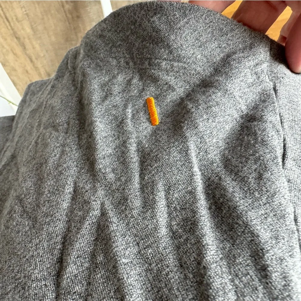 Lucy Gray Oversized Long Sleeved Pullover‎ Tee size Medium Activewear Athleisure - Image 4