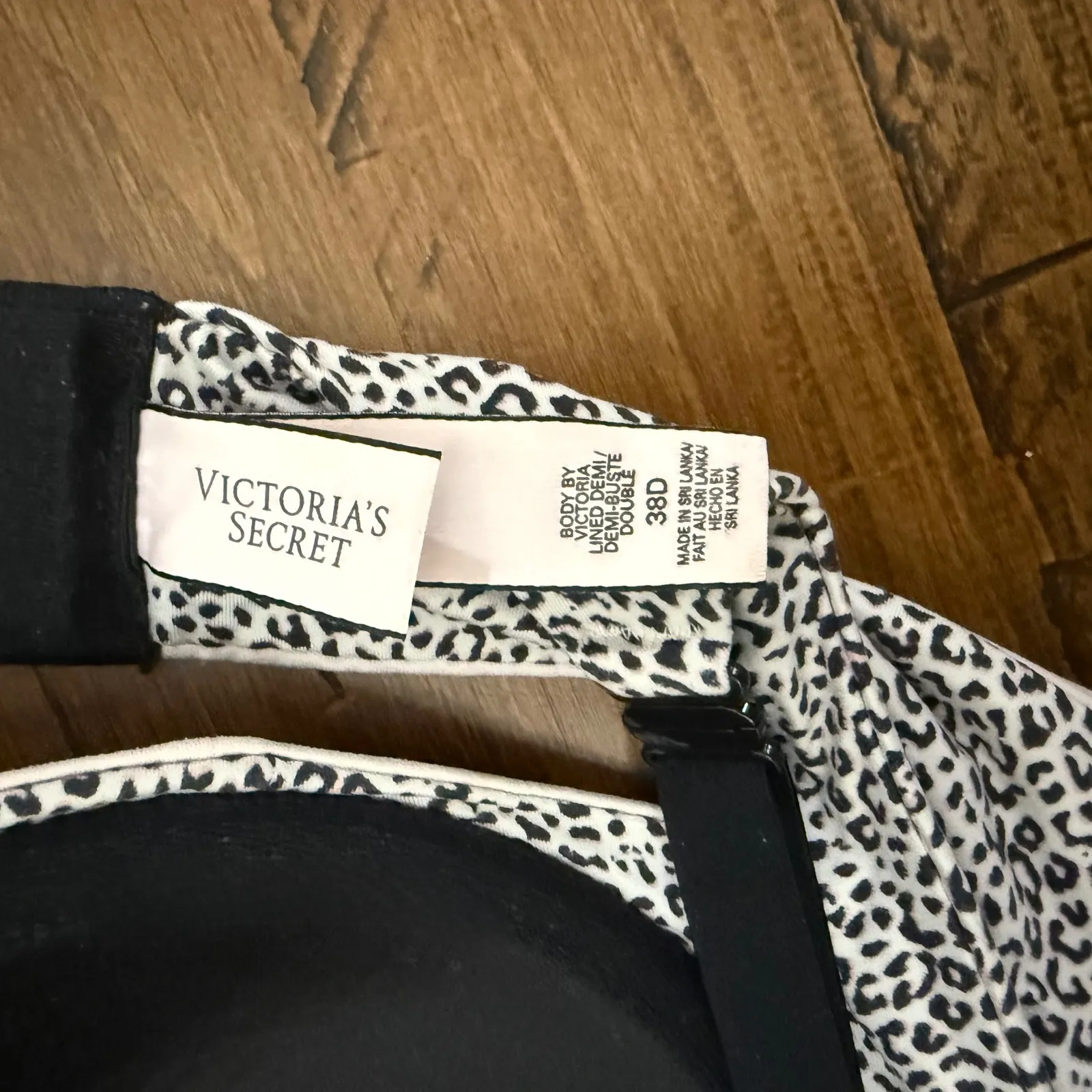 Victoria's Secret Body by Victoria Lined Demi T-shirt Bra 38D Leopard Print - Image 3