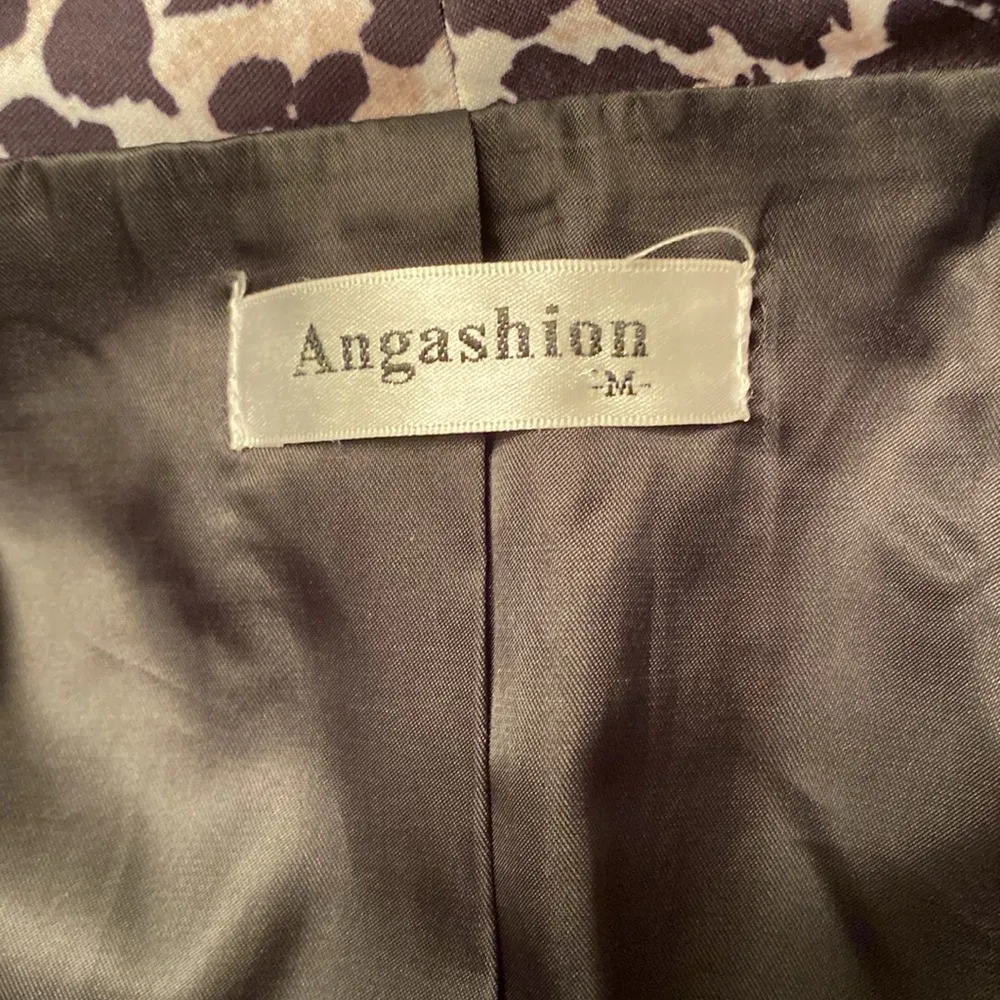 Angashion| Animal print silky blazer with pockets - Image 9