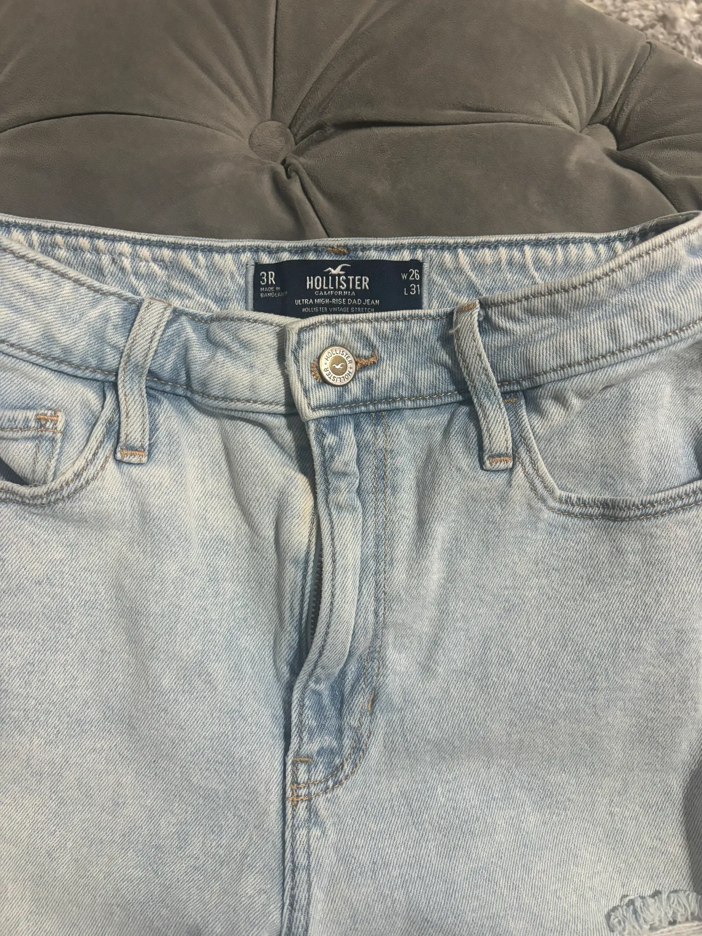 Light-wash Jeans - Image 3