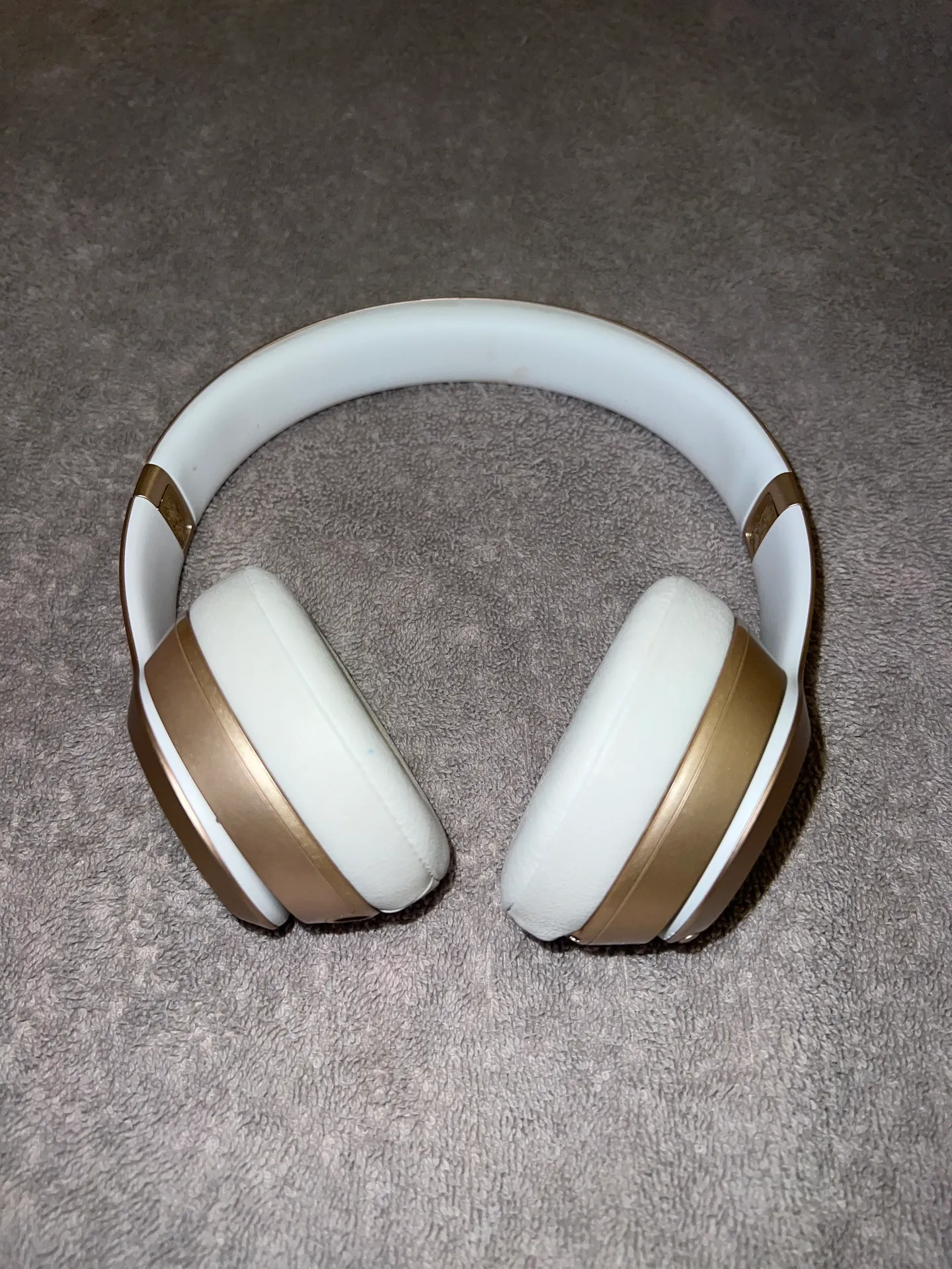 Beats by Dre Gold Wireless Headphones - Image 2