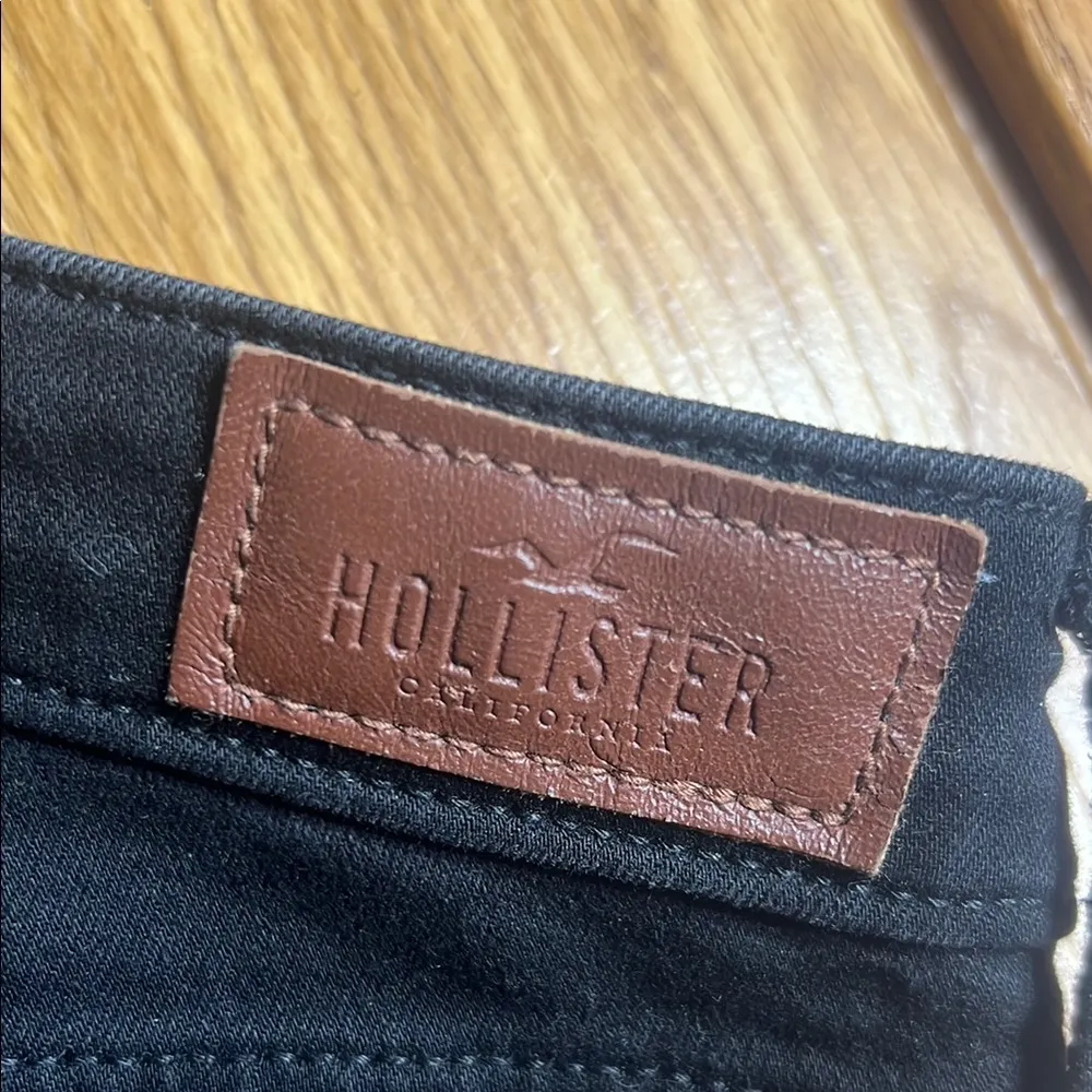 Hollister High Rise Black Jeans Classic Style - Image 4