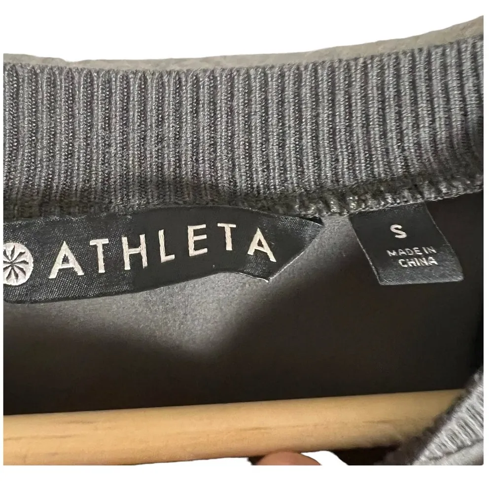 Athleta Zephyr Short Sleeve Tee in Arbor Olive Green Size Small - Image 4