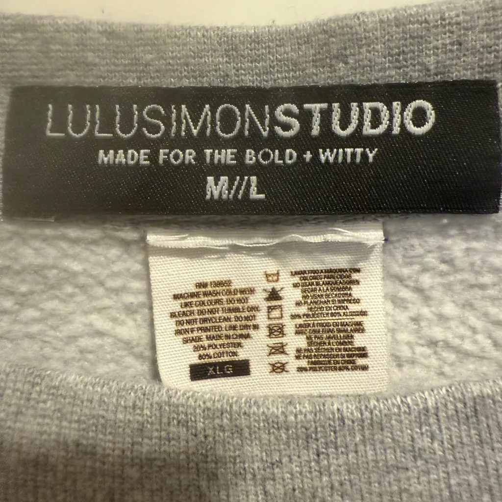LULUSIMON STUDIO Not That Athletic Club Graphic Cropped Sweatshirt in Grey Pink Gray Size M - Image 5