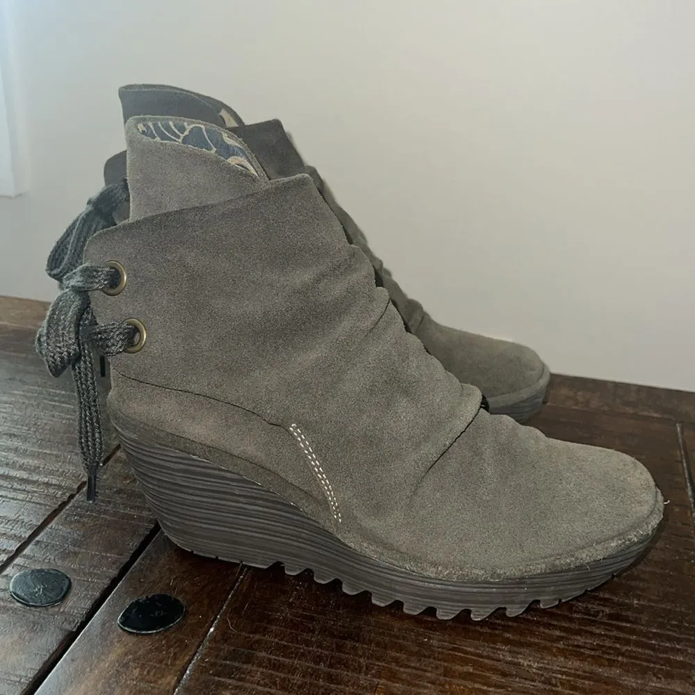 Fly London Women 38 US 7.5-8 Yama Wedge Platform Bootie Green Suede Lace Up Boot - Image 2