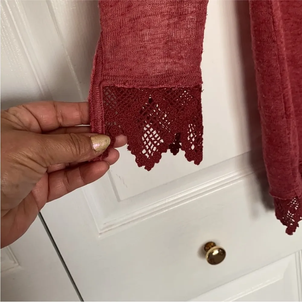 Free People cranberry colored duster with lace trim detailing in a Xsmall - Image 5