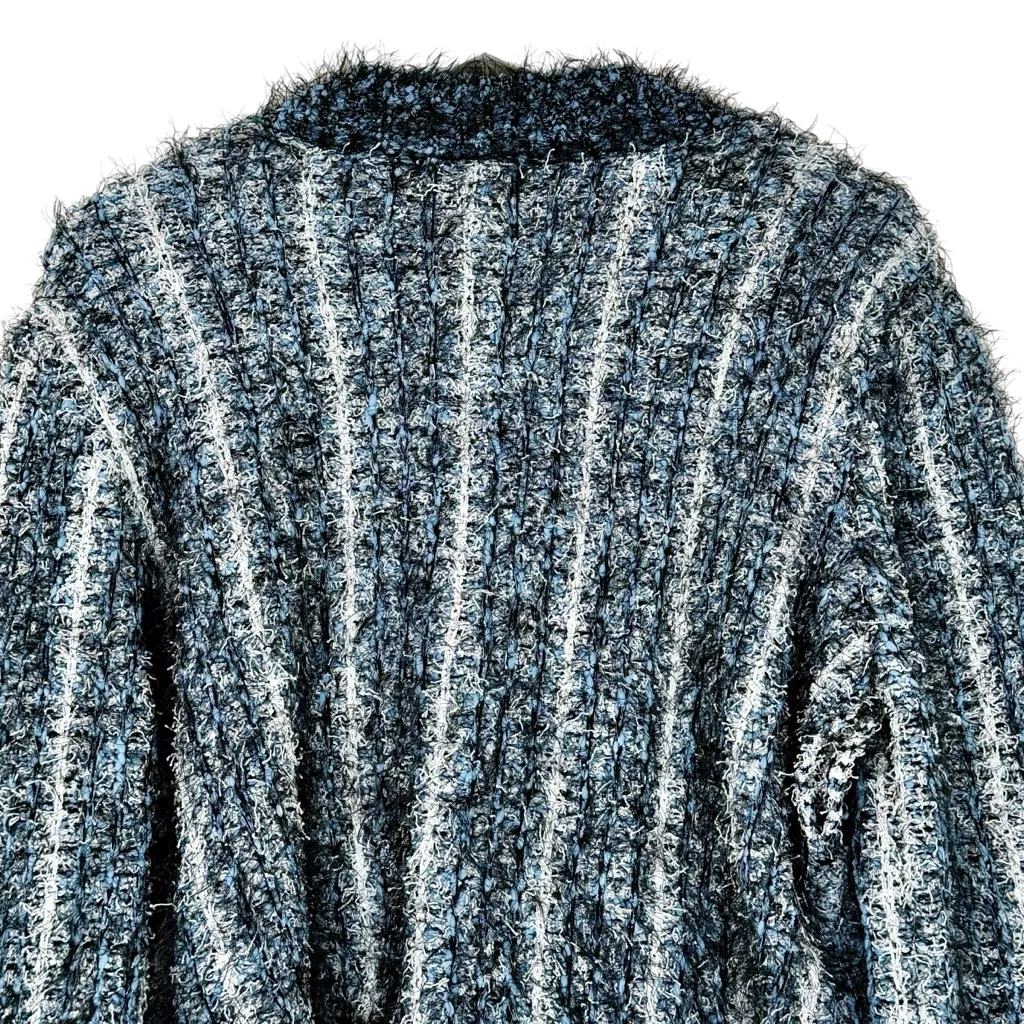 Moon River Textured Knit Cropped Blue White Fuzzy V Neck Cardigan Jacket Medium - Image 7