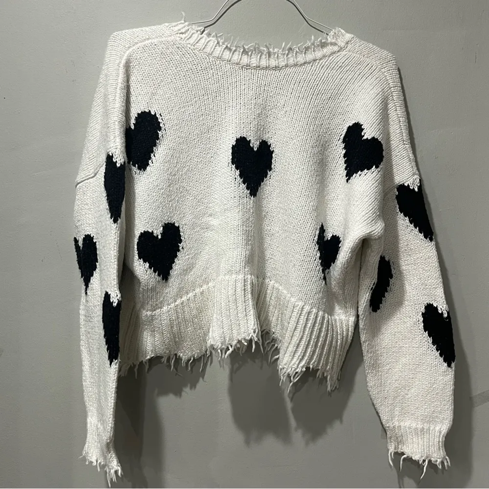 Sweater Black White Hearts Small Oversized Distressed 100% Cotton V Neck - Image 4