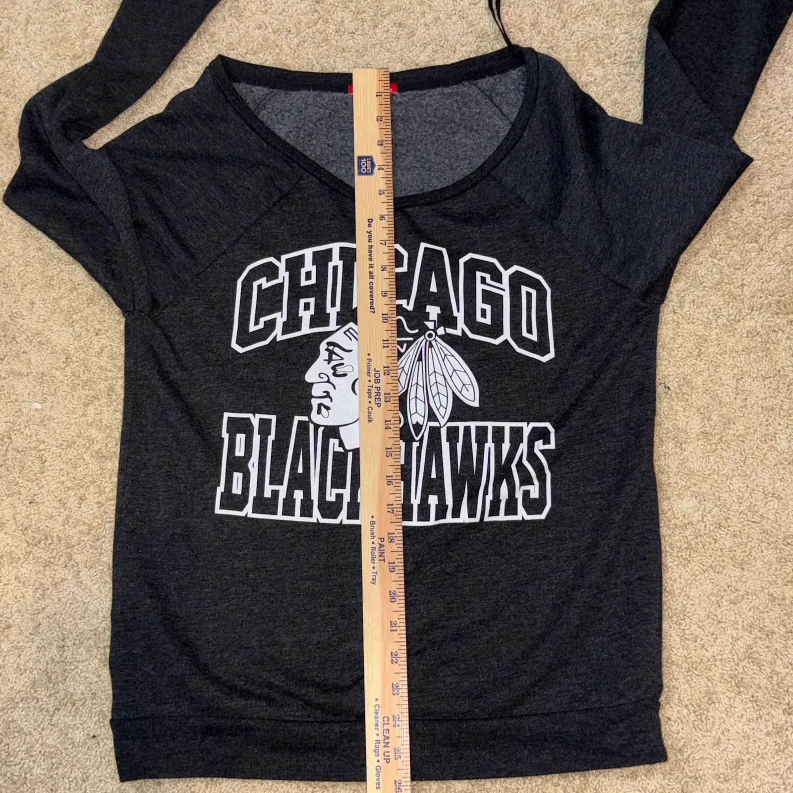 Mitchell‎ & Ness Chicago Blackhawks Gray Off Shoulder Sweatshirt size M - Image 8