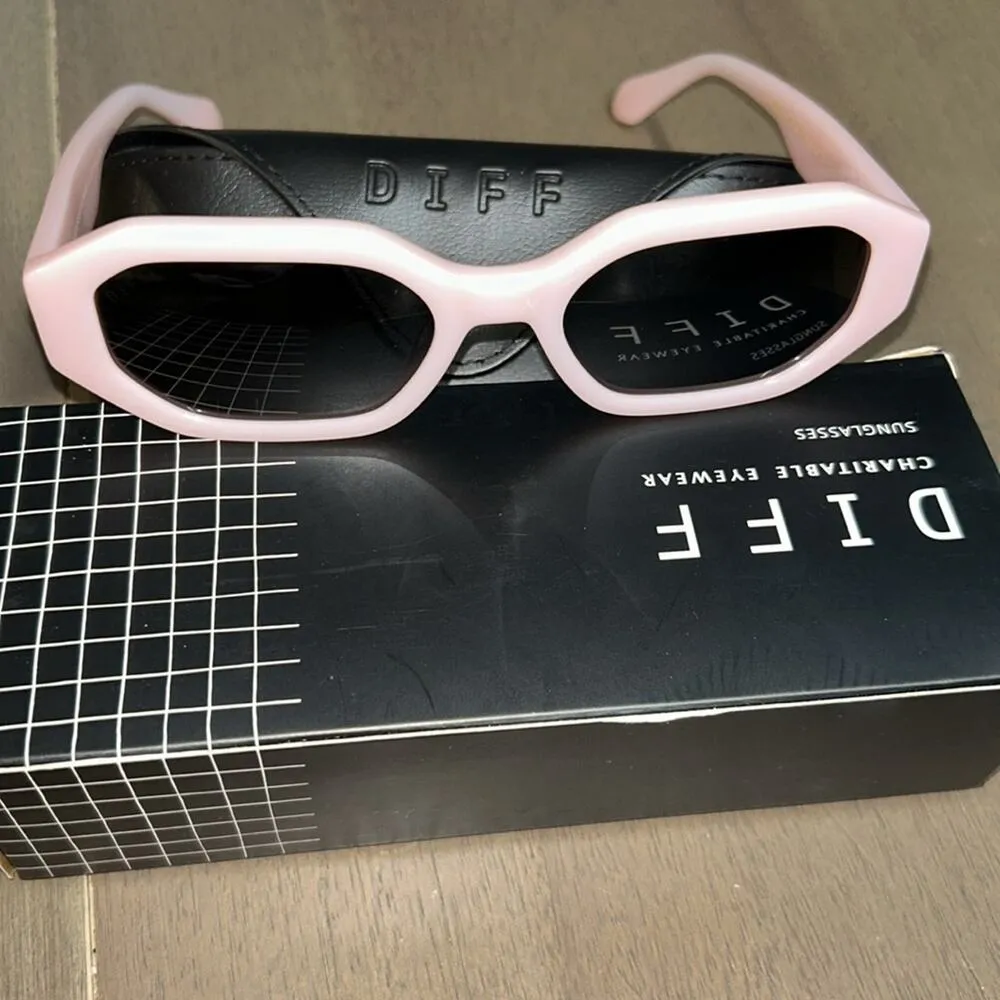 Diff Allegra Pink Velvet Grey Polarized Sunglasses - Image 6