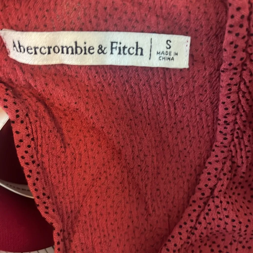 Abercrombie Cropped Mini Polka Dot Blouse Red Size Small - Image 5