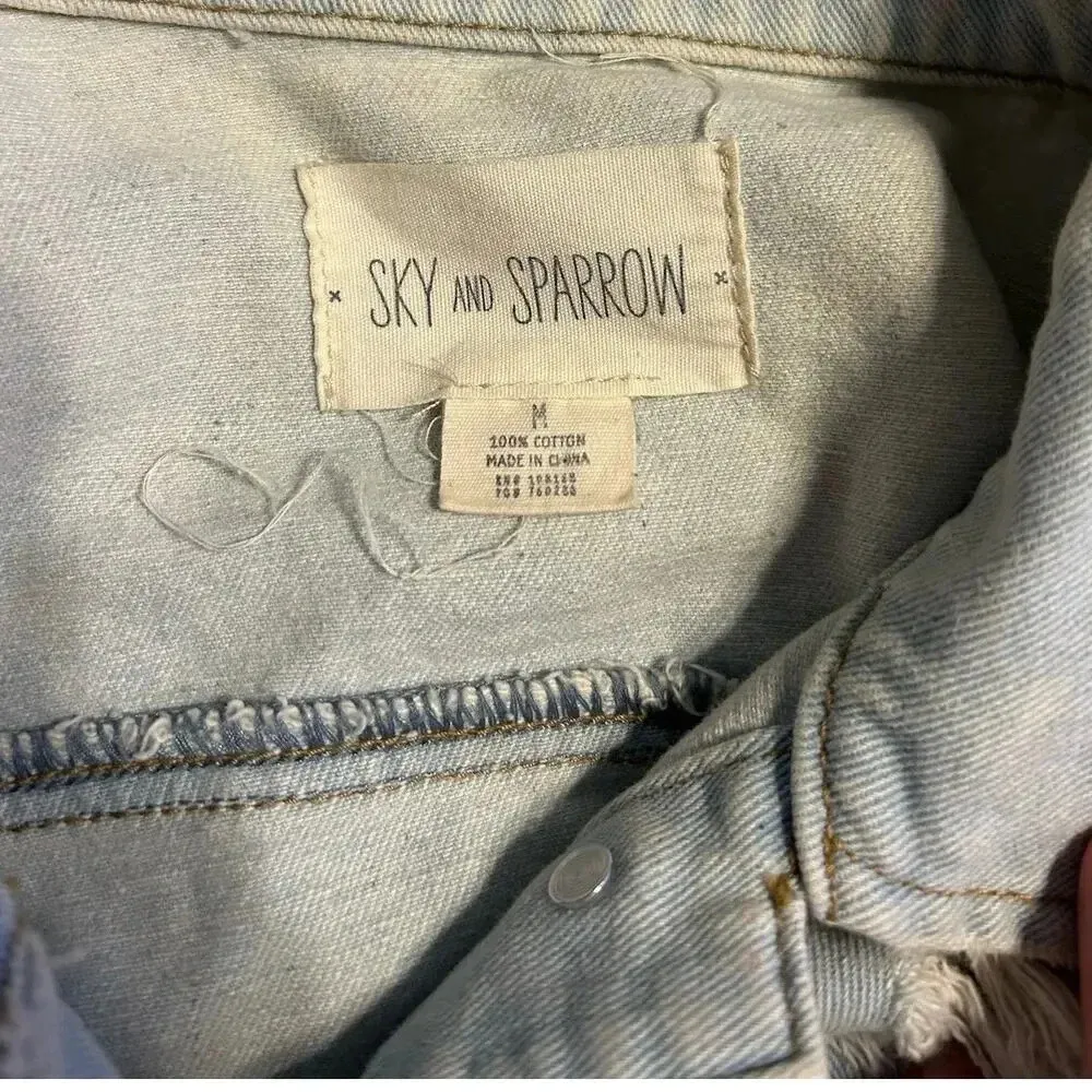Sky & Sparrow Denim Jean Jacket Size Medium Light Wash Distressed Fall Trendy Blue - Image 4