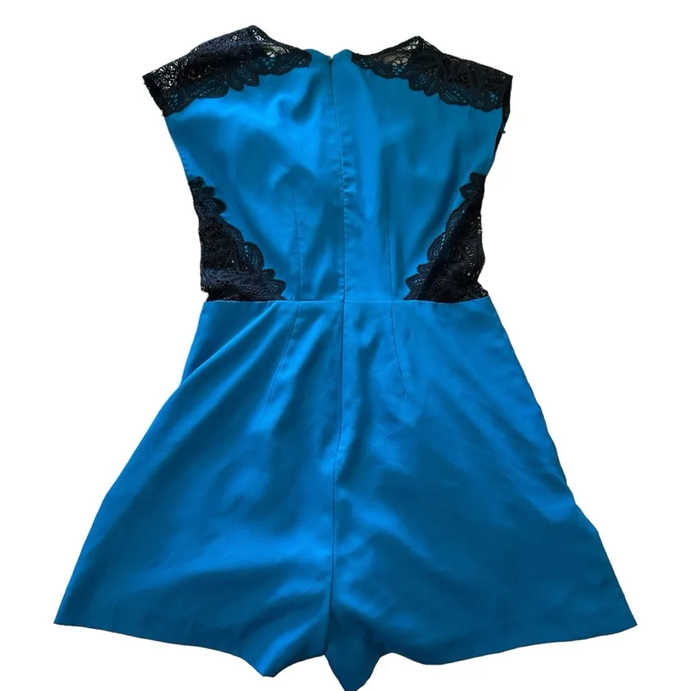 Bebe women's size small blue with black lace v-neck romper - Image 3