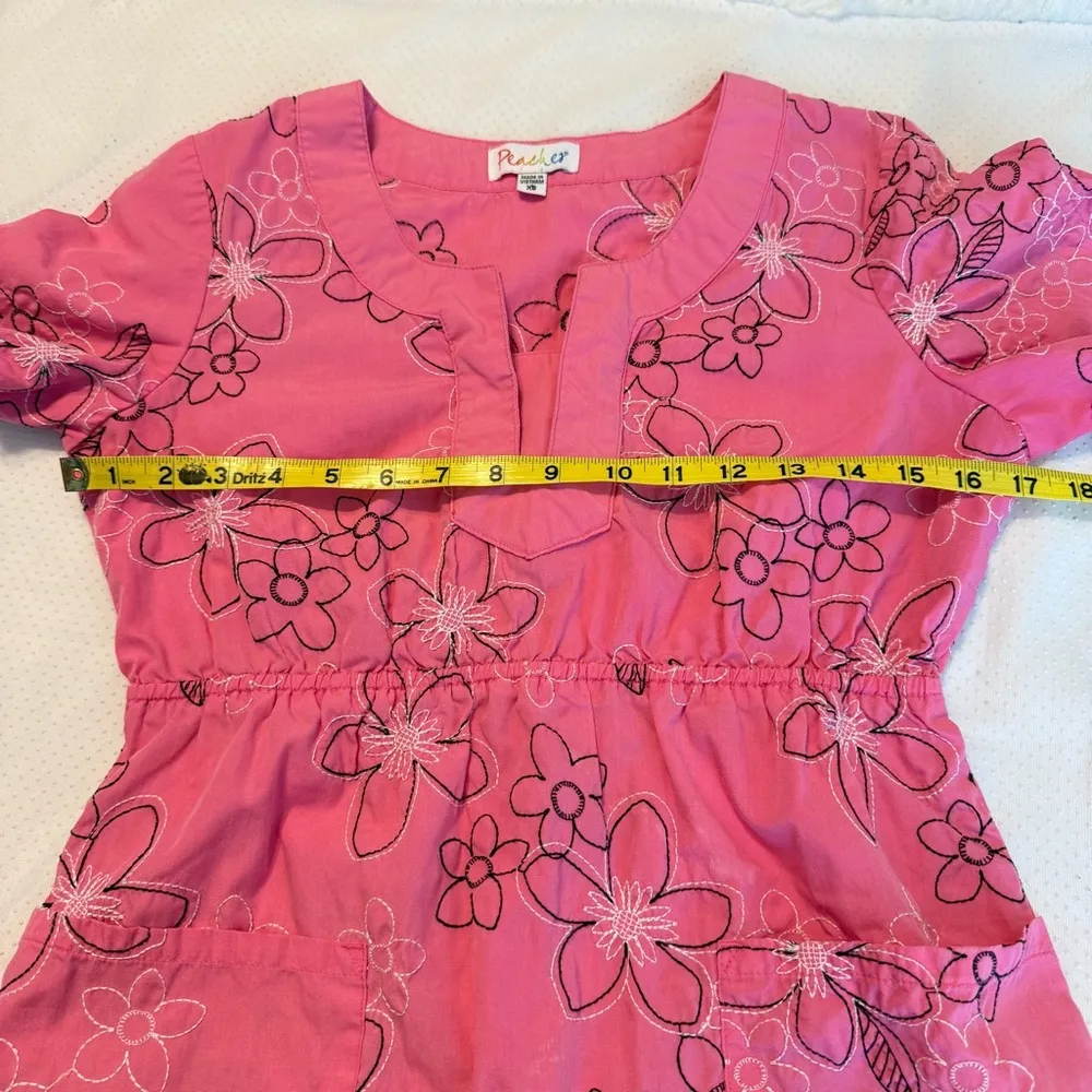 Peaches Pink Floral Embroidered Scrub Top Women’s Size XS Nurse Vet Medical - Image 8