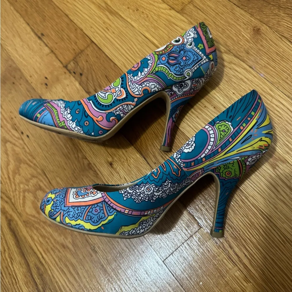 Size 8 CHINESE LAUNDRY LOVE High Heels Closed Toe paisley Artsy Shoes Pumps - Image 8
