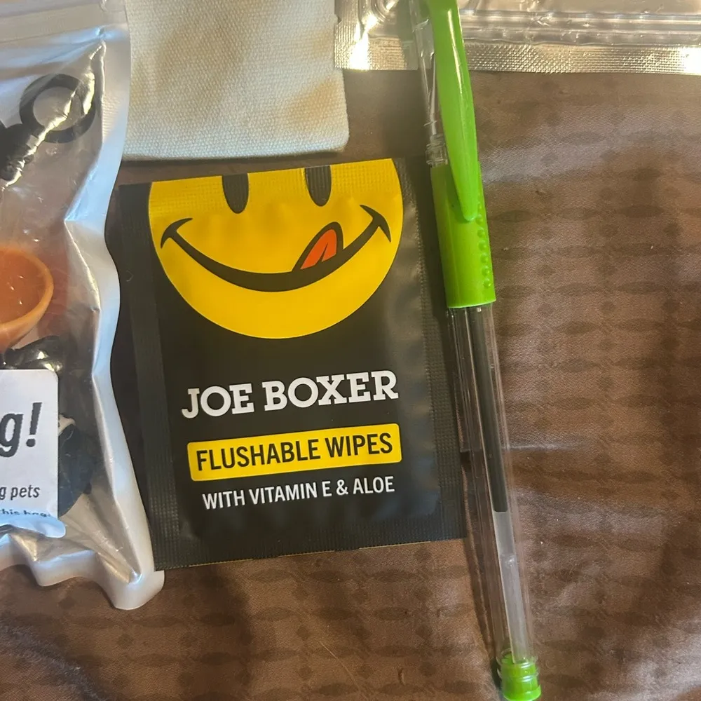 Beaty bag and random items - Image 4