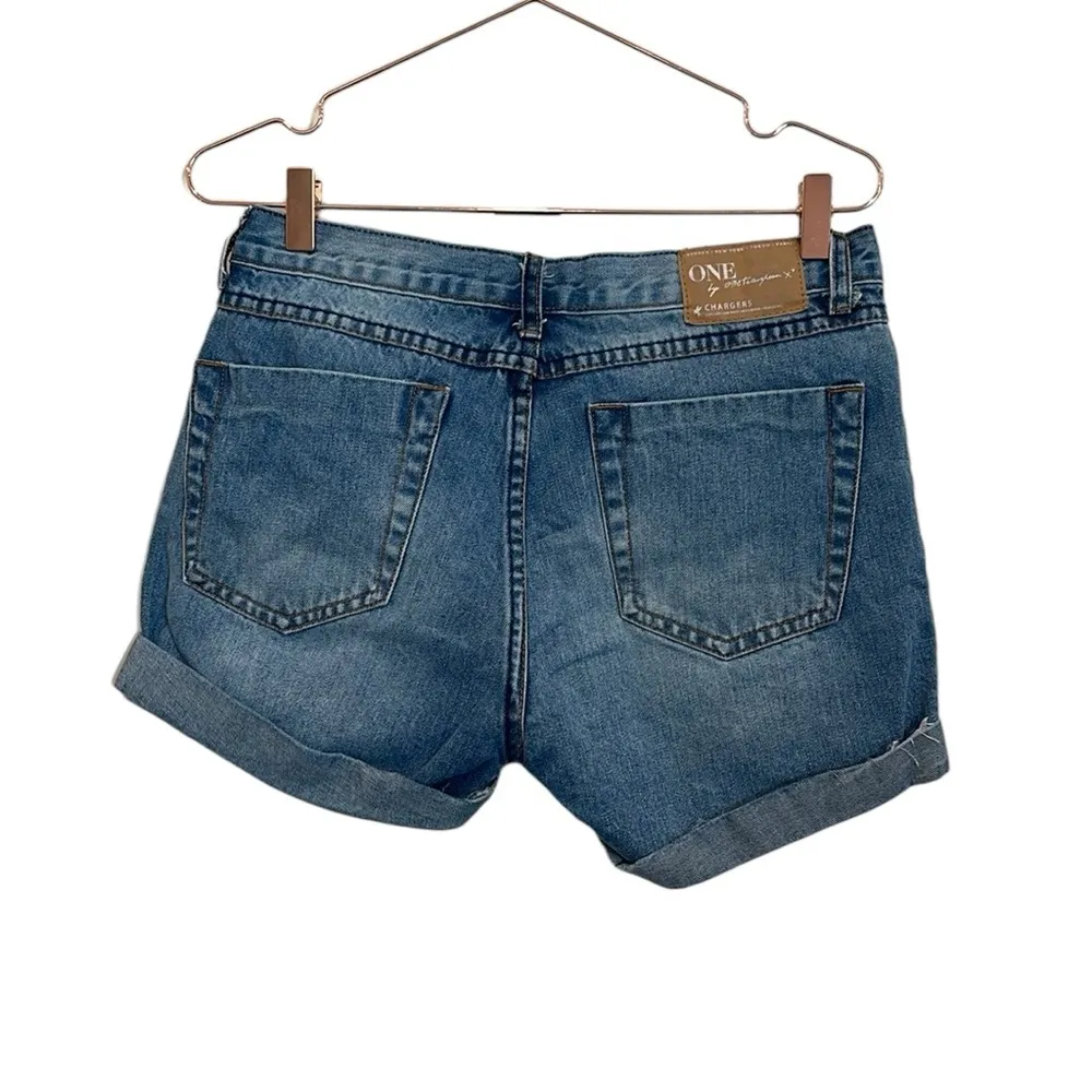 ONE by teaspoon Chargers Long line low waist, med rise relaxed fit denim shorts. - Image 3