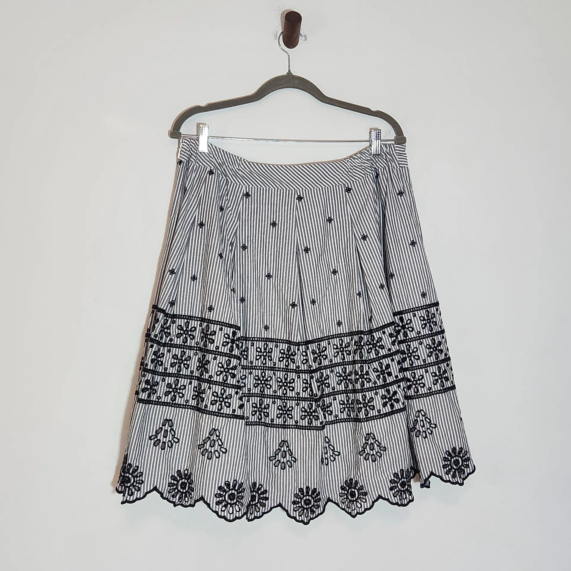 Talbots Black Embroidered Full Skirt Size 14W Black Striped Cotton Skirt - Image 5