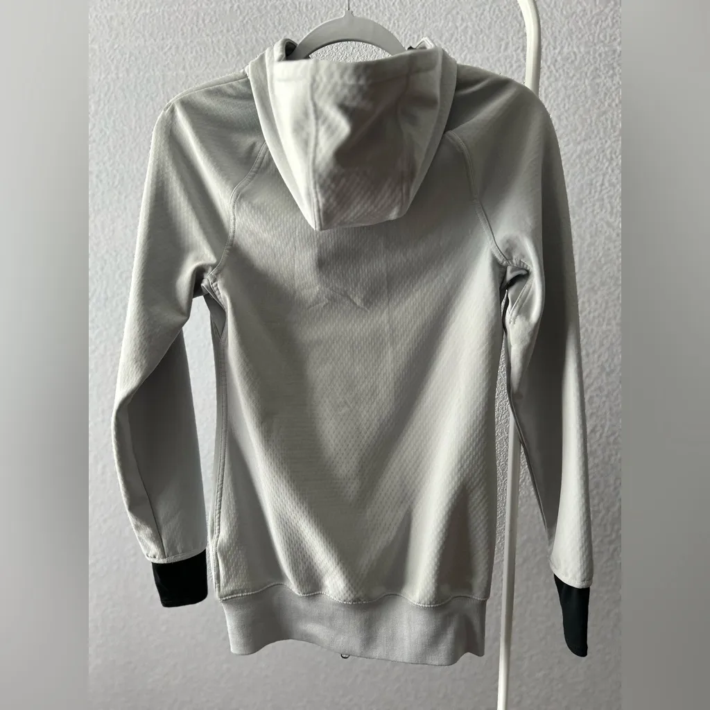 Nike Women's Gray  Sweater - Image 2