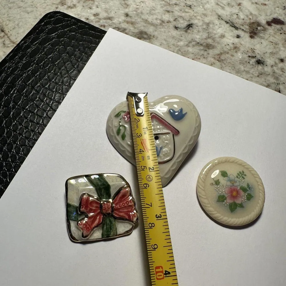 Lot Of 3 Ceramic Brooch Pins 1 Avon - Image 7