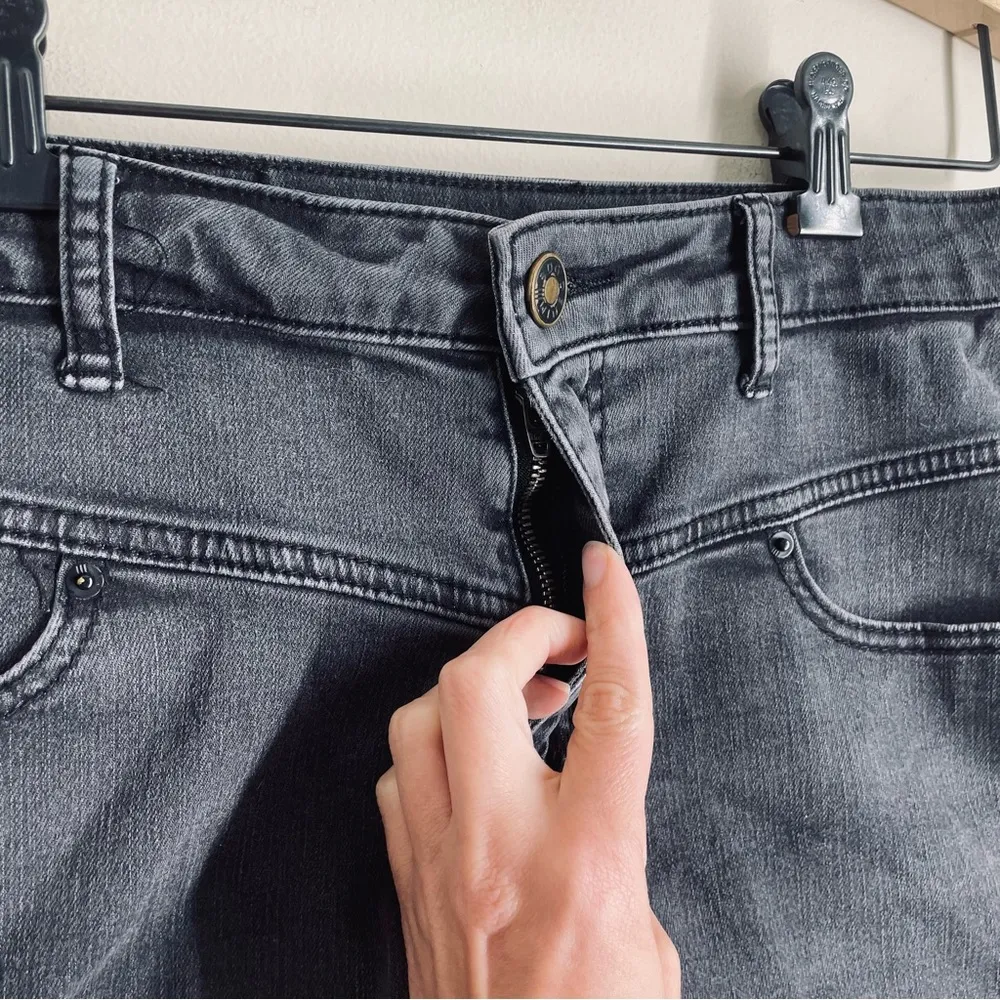 BDG Super High Rise Seam Short Black size 27 - Image 10