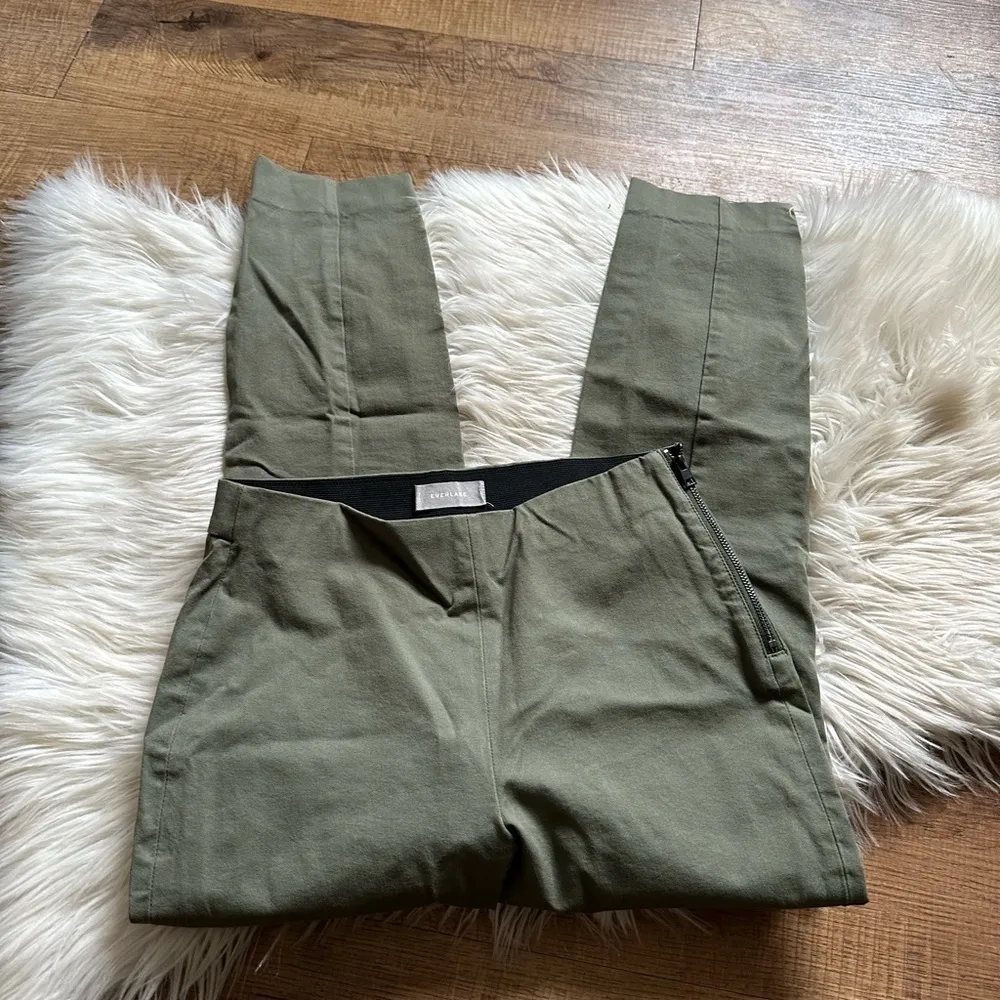 EVERLANE The Side Zip Stretch Cotton Pant - Image 5