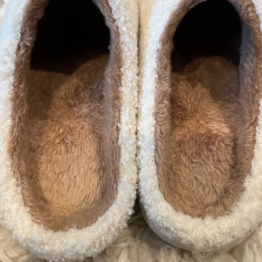 Cozy Smiley Face Slippers - Image 2