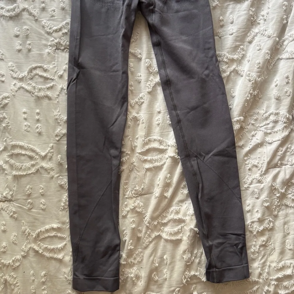 XS LIGHT BLUE GRAY SPORTS BRA AND LEGGINGS SET - Image 4