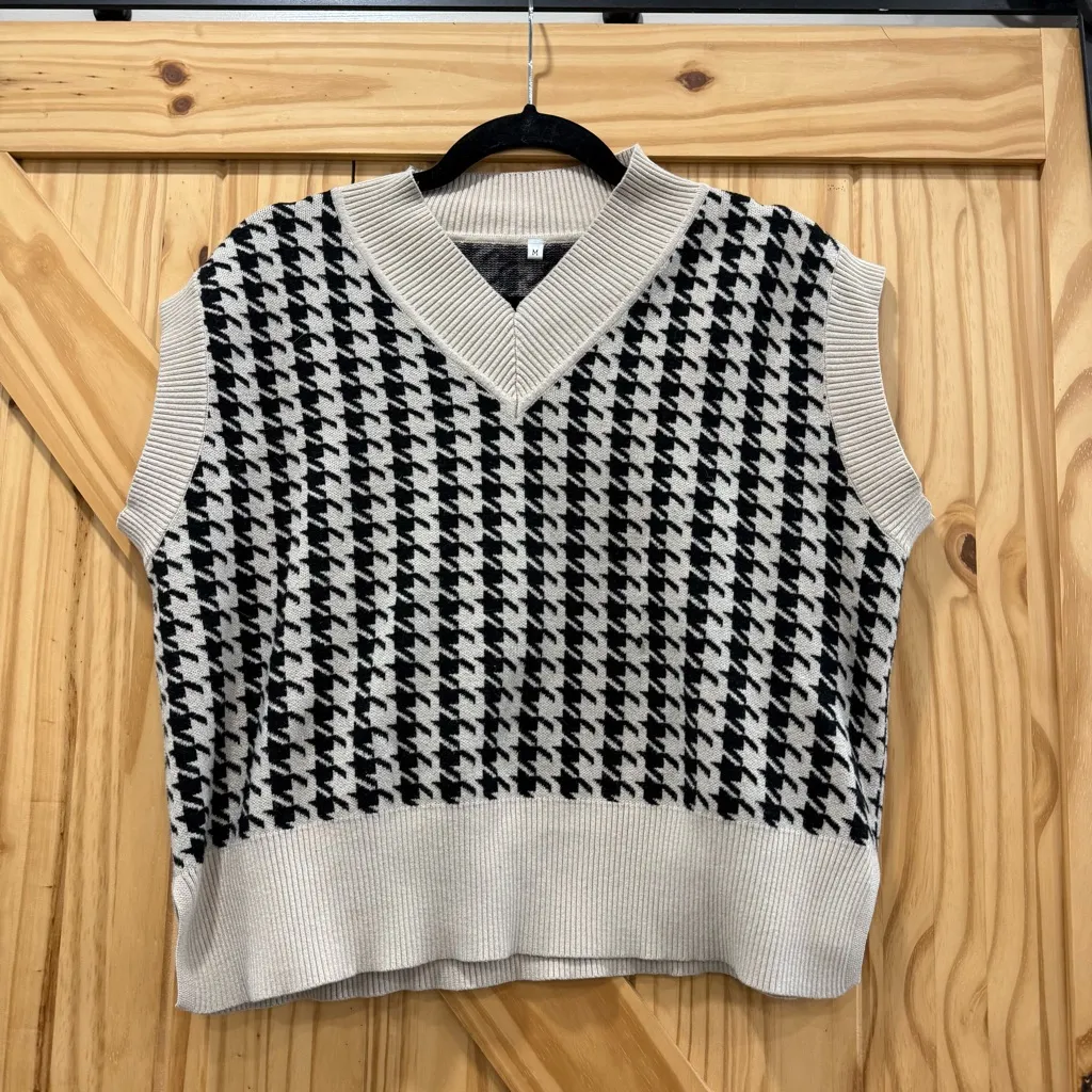 Boxy Houndstooth Sweater Vest Medium White - Image 2