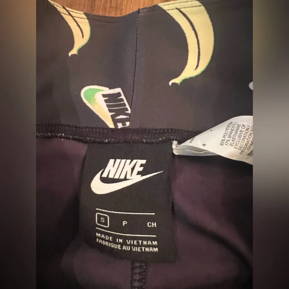 Nike fruit leggings size small - Image 3