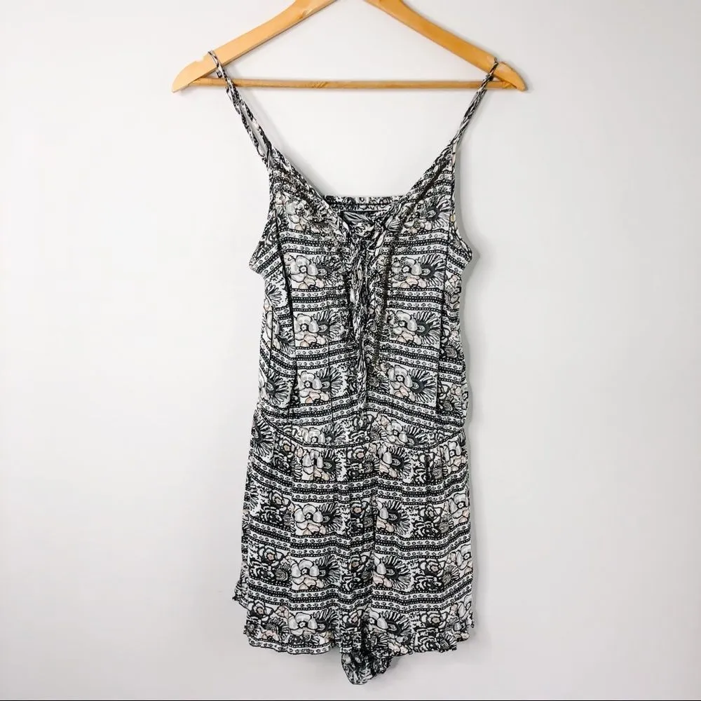 American Eagle  Pattern Open Back Romper - Image 9