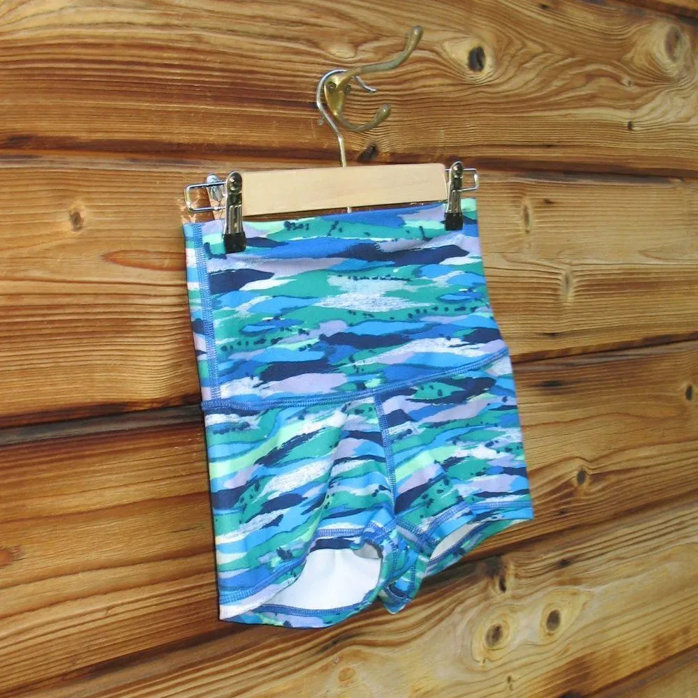 Lululemon Seven Wonders Boogie Roll Down Shorts 6 - Image 5