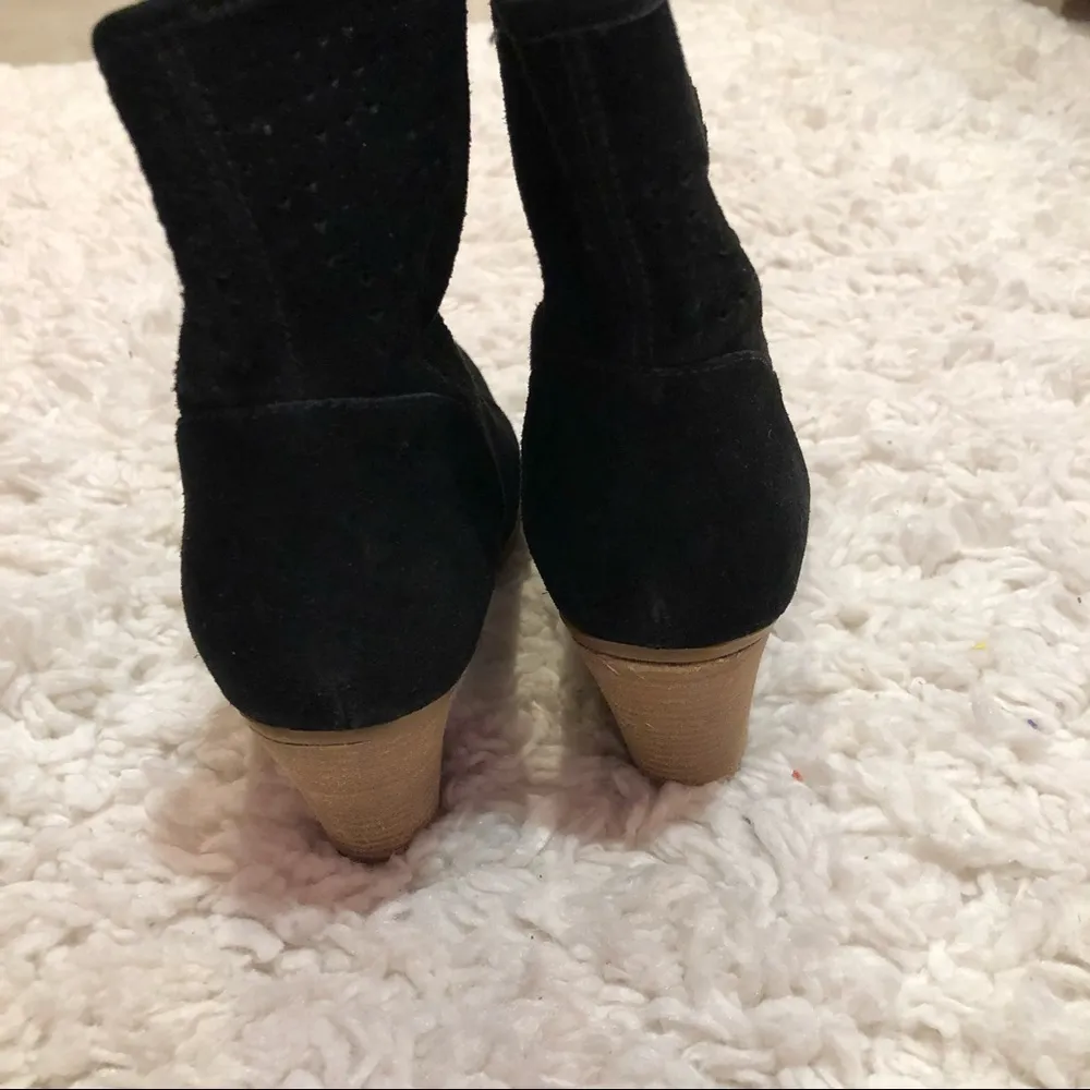 Enzo Angiolini Gettup Laser Cut Black Leather Suede Ankle Heel Boots 7 - Image 4